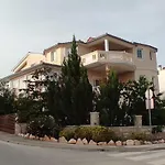 Gregovica &t 2 דירה *