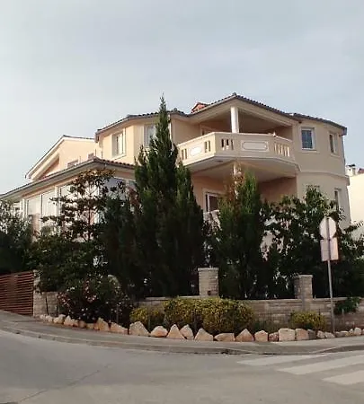 Gregovica &t 2 Apartment *